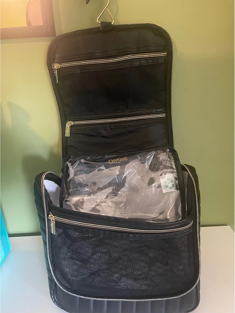 Joan&david hanging toiletry bag